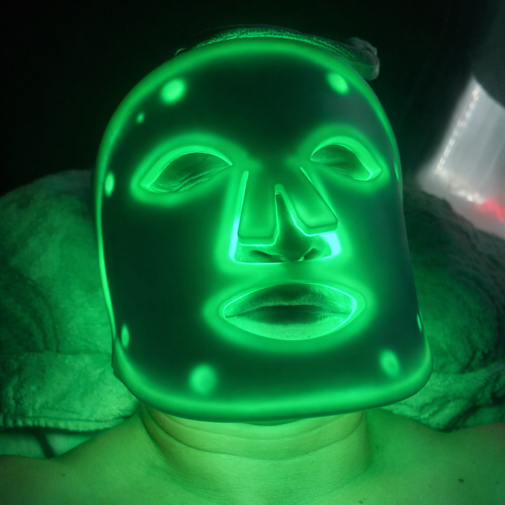 Tratamiento Facial Antimanchas con Polifenoles y Fototerapia LED