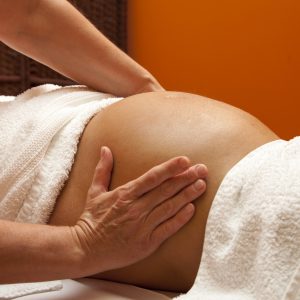masaje prenatal en Barcelona sleimy. Centro de bienestar para embarazadas